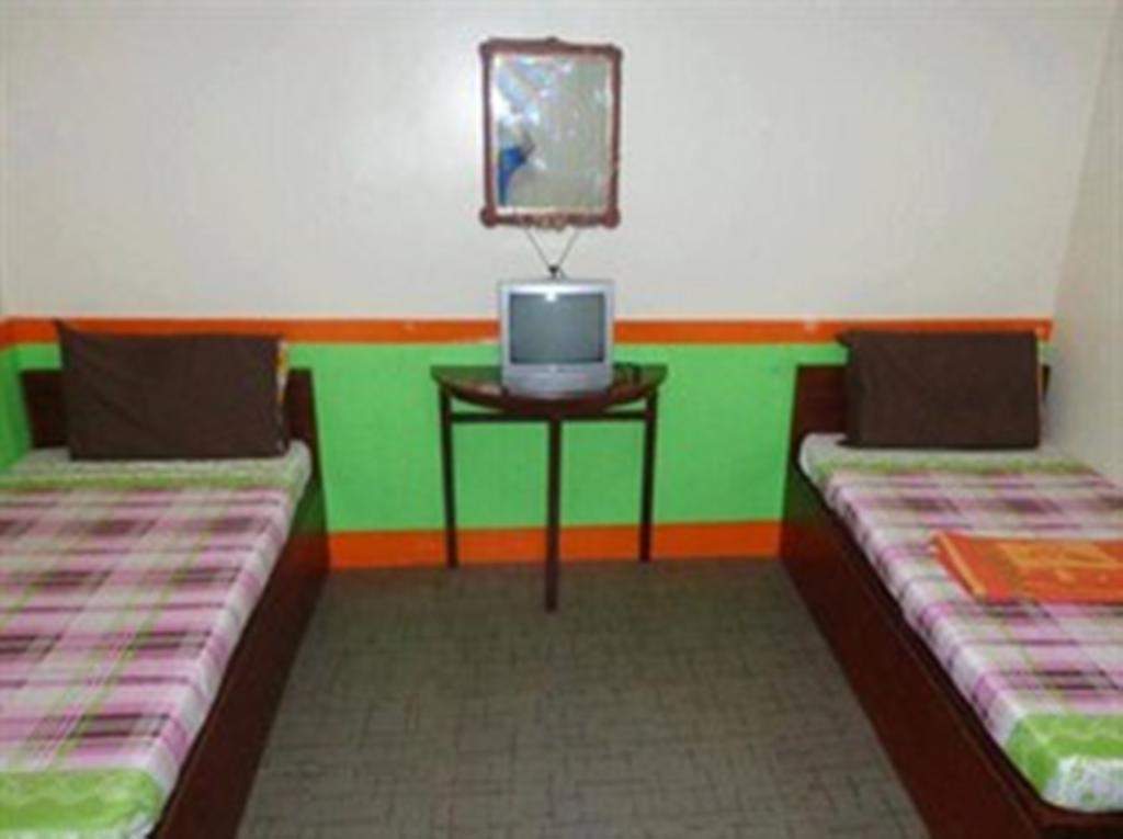 Np Festival Inn Kalibo Room photo